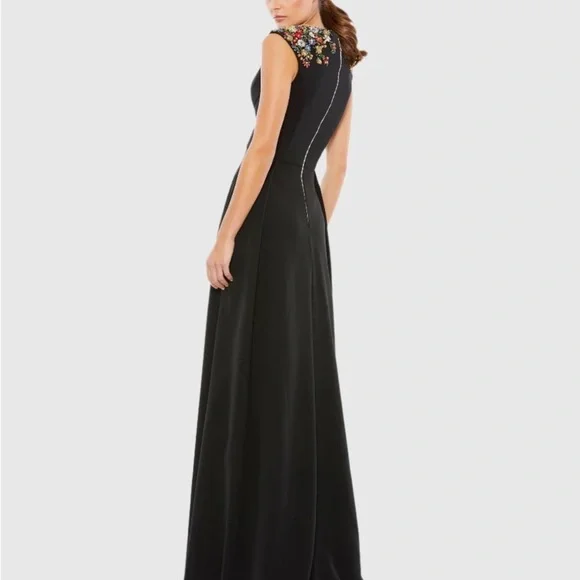 Mac Duggal Black‎ Maxi Dress with Floral Embroidery - Picture 3 of 6